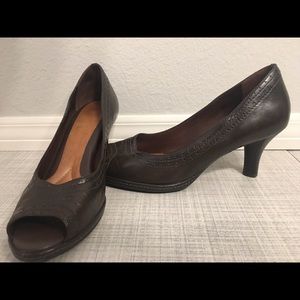 Uber comfortable Nurture genuine leather heels 👠